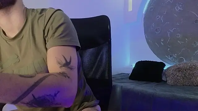 Apolo lux1 online show from February 13, 2026, 8:53 pm