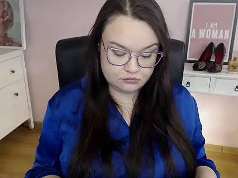 HollyDanceSoul online show from February 18, 2026, 5:27 am