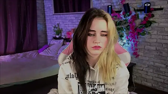 Snapshot of RubyMyst chatting on January 10, 2026, 8:26 pm RubyMyst online show from January 10, 2026, 8:26 pm