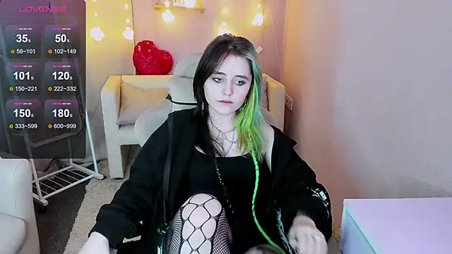 Snapshot of RubyMyst chatting on February 15, 2026, 8:52 pm RubyMyst online show from February 15, 2026, 8:52 pm