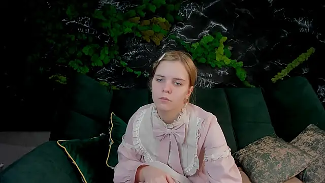 Snapshot of ALZA_AZURE chatting on February 15, 2026, 7:13 pm ALZA AZURE online show from February 15, 2026, 7:13 pm