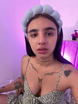 Snapshot of Abriil_cutee chatting on June 25, 2026, 12:21 pm Abriil cutee online show from June 25, 2026, 12:21 pm