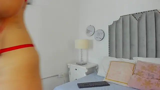 paulina lux online show from March 21, 2026, 1:59 pm