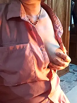 Snapshot of Myna_999 chatting on February 9, 2026, 3:59 am Myna 999 online show from February 9, 2026, 3:59 am