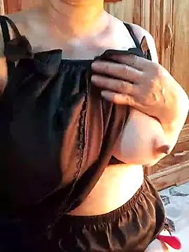 Snapshot of Myna_999 chatting on February 8, 2026, 3:32 pm Myna 999 online show from February 8, 2026, 3:32 pm