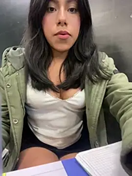 katerinnn99 online show from January 14, 2026, 10:24 pm