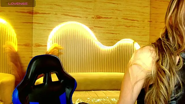 katalina r  online show from May 16, 2026, 8:19 pm