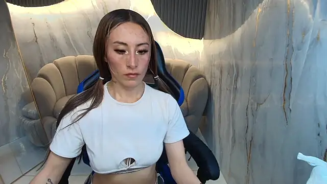 katalina r  online show from April 9, 2026, 8:15 pm