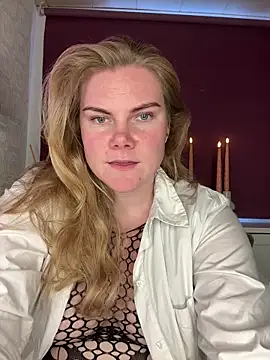 SexyBlondJoanna online show from February 16, 2026, 3:21 pm