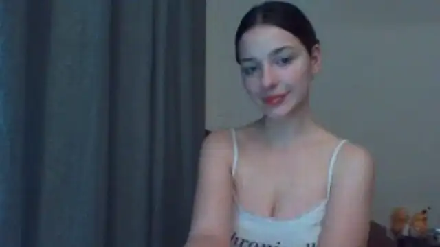 Snapshot of EvelineMagnetic chatting on June 12, 2026, 8:17 pm EvelineMagnetic online show from June 12, 2026, 8:17 pm