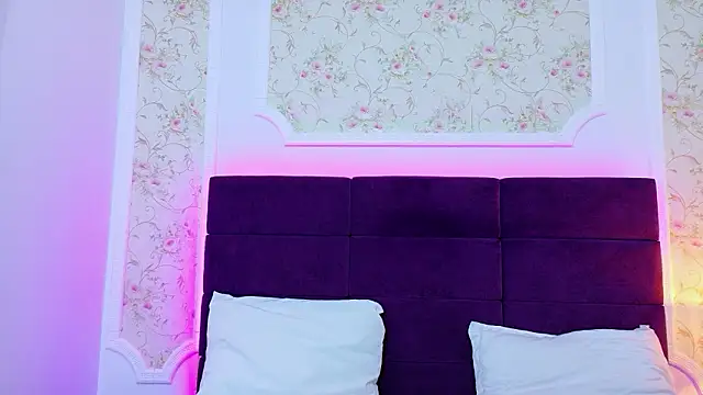 EvelinHill online show from February 9, 2026, 4:54 am