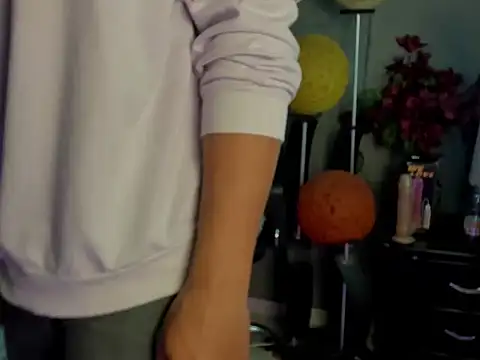 Snapshot of dylaans19 chatting on February 19, 2026, 2:25 pm dylaans19 online show from February 19, 2026, 2:25 pm