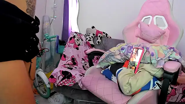 jenniferbodys online show from April 11, 2026, 6:55 pm