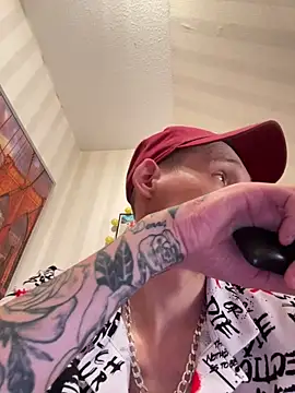 Donaldduck0069 online show from April 22, 2026, 8:48 pm