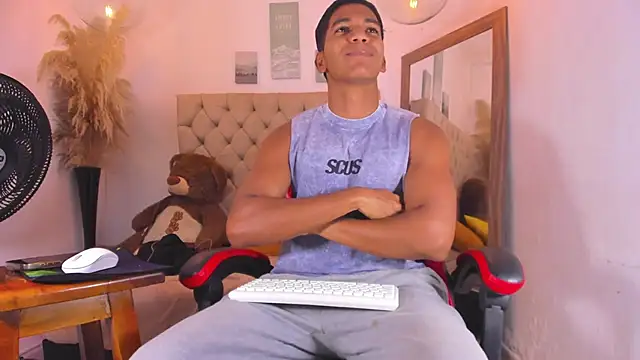 Snapshot of noah_sthone chatting on February 12, 2026, 5:18 am noah sthone online show from February 12, 2026, 5:18 am