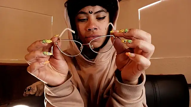 Canela Osada  online show from February 5, 2026, 4:14 pm