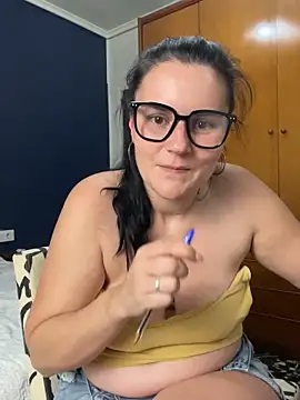 Alice Dan online show from June 3, 2026, 2:33 pm