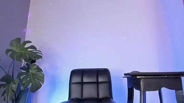 Snapshot of BellaDuval__ chatting on February 18, 2026, 4:36 pm BellaDuval online show from February 18, 2026, 4:36 pm