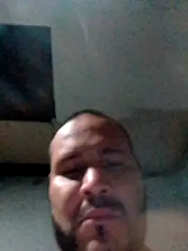 Snapshot of Guanatos13 chatting on March 5, 2026, 4:31 am Guanatos13 online show from March 5, 2026, 4:31 am