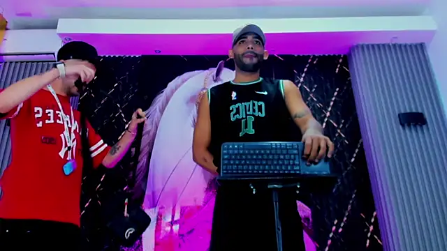 Snapshot of The_Gods_In_Diamonds chatting on January 11, 2026, 4:41 am The Gods In Diamonds online show from January 11, 2026, 4:41 am