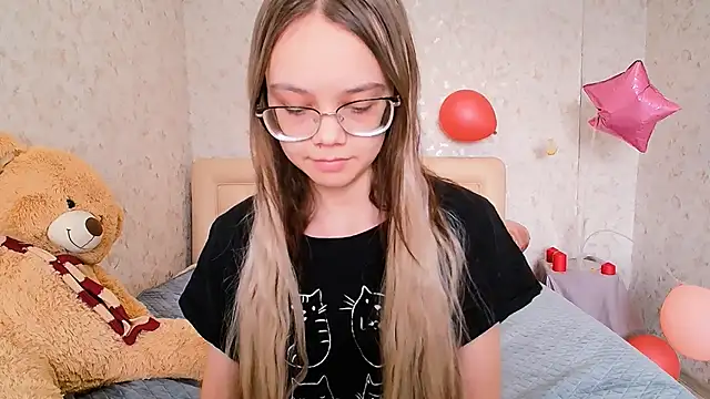 LolliStrawberry online show from March 14, 2026, 2:17 am