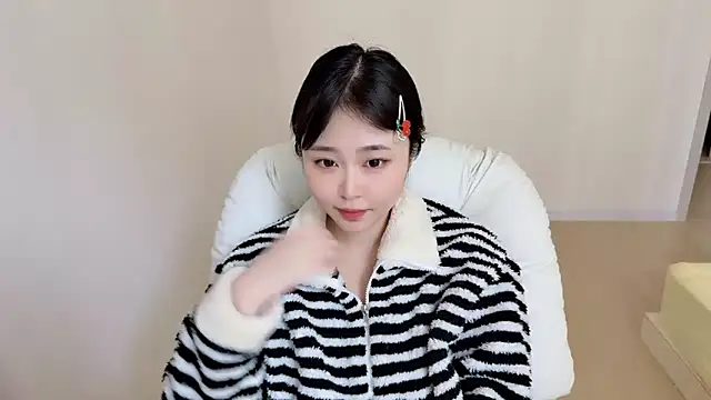 Onefiona online show from April 13, 2026, 4:49 am