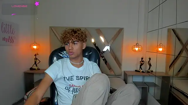 Anyelo Twink online show from July 10, 2026, 4:01 am