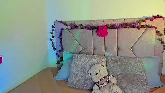 Britanny77 online show from March 5, 2026, 1:40 pm