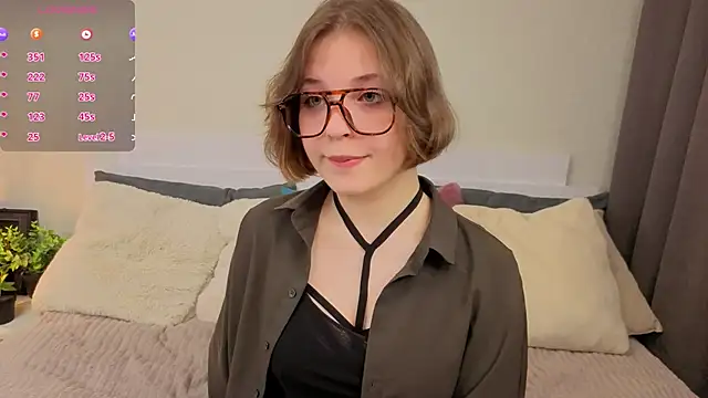 Snapshot of Next2Marie chatting on March 4, 2026, 5:04 am Next2Marie online show from March 4, 2026, 5:04 am