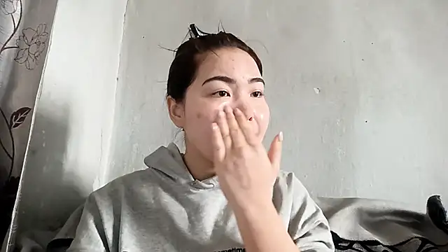 MollyAsian online show from February 5, 2026, 4:30 am