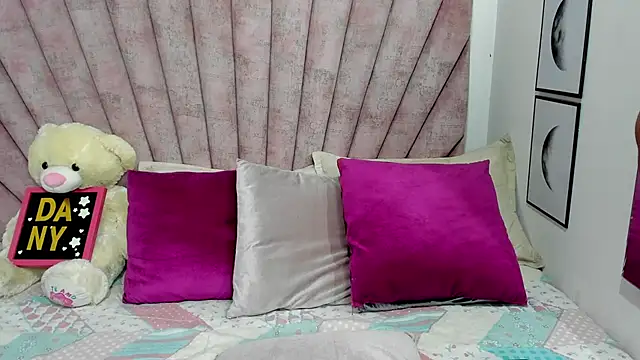 Snapshot of danibellucii_ chatting on February 28, 2026, 4:56 am danibellucii online show from February 28, 2026, 4:56 am