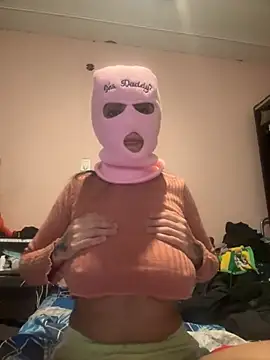 sweetbrunettee69 online show from January 18, 2026, 11:19 pm