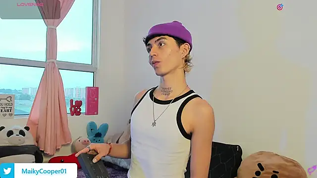 Maiky Cooper01 online show from April 15, 2026, 5:06 pm