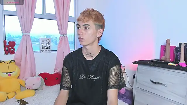 Snapshot of Maiky_Cooper01 chatting on February 16, 2026, 8:18 pm Maiky Cooper01 online show from February 16, 2026, 8:18 pm