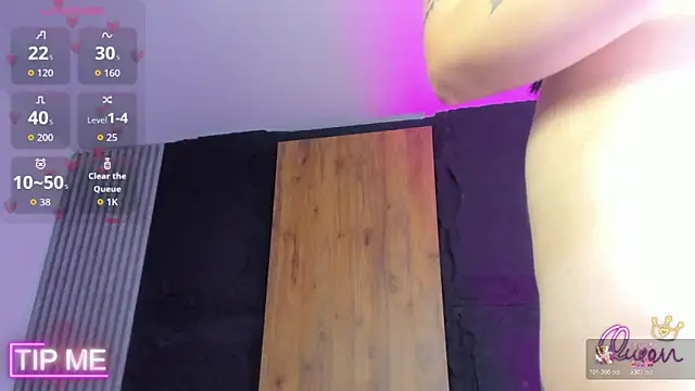 emma hiltonn  online show from April 18, 2026, 7:58 pm