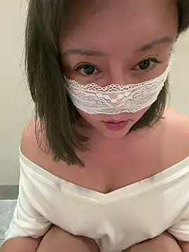 Mia-zhan online show from July 22, 2026, 6:32 pm