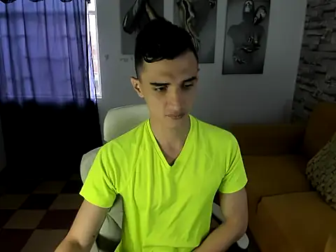Snapshot of felipe_colinss chatting on May 18, 2026, 12:21 pm felipe colinss online show from May 18, 2026, 12:21 pm