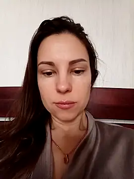 Snapshot of She-Moon chatting on February 15, 2026, 9:19 am She-Moon online show from February 15, 2026, 9:19 am