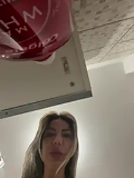 Missolevelvet online show from April 19, 2026, 3:18 am