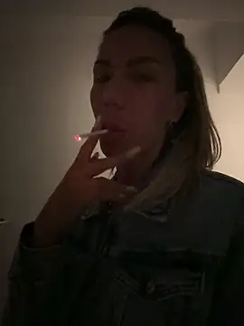 Missolevelvet online show from May 8, 2026, 8:12 pm