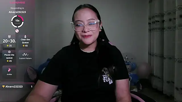LOLA R  online show from May 10, 2026, 2:04 am