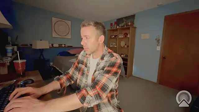 Snapshot of chrisw8140 chatting on June 27, 2026, 12:49 am chrisw8140 online show from June 27, 2026, 12:49 am