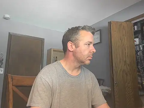 Snapshot of chrisw8140 chatting on July 9, 2026, 8:08 pm chrisw8140 online show from July 9, 2026, 8:08 pm