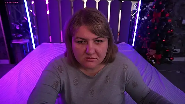 EmmaKanee online show from January 13, 2026, 1:26 pm