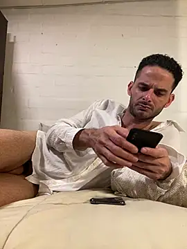 Snapshot of gatoquiles chatting on February 18, 2026, 4:21 am gatoquiles online show from February 18, 2026, 4:21 am
