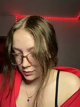 YoungLisaa18 online show from March 2, 2026, 8:05 pm