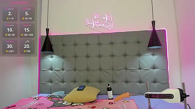 scarletcherry18 online show from March 18, 2026, 3:53 am