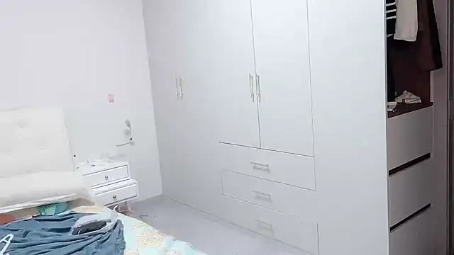 xixi 521 online show from April 17, 2026, 2:42 pm