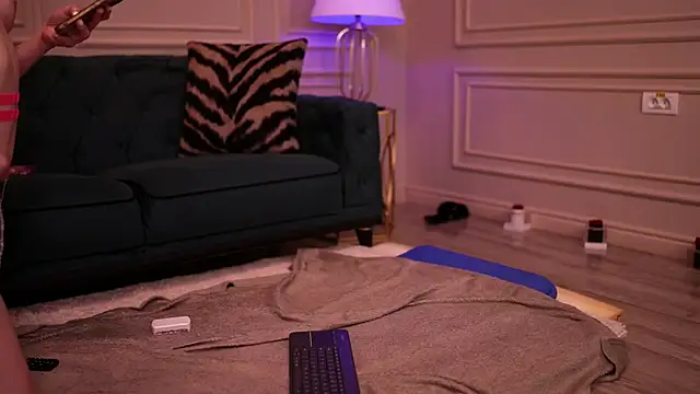 ScarletSnows online show from April 12, 2026, 5:49 pm