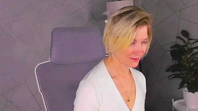 Julie Lucas online show from March 20, 2026, 12:44 am